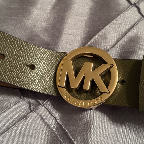 Michael Kors Green Leather Belt with Gold Buckle - Picture 2 of 5